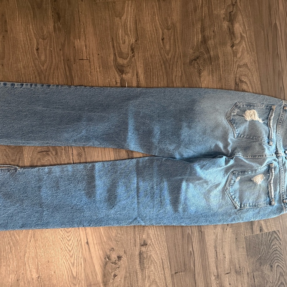 Good American Frayed Hem Straight Leg Jeans - Light Blue - Picture 3 of 6